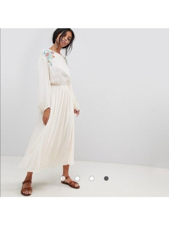 Moon River Dresses & Skirts - NWT Moon River Womens Embroidered Maxi Dress Elastic Waist Back Cut Out sz L